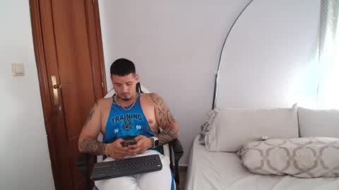 Snapshot of danielmilan chatting on September 15, 1:45 pm THE BIG BOSS online show from September 15, 1:45 pm