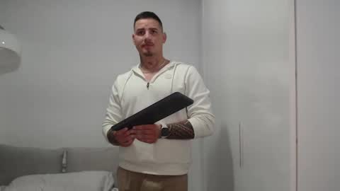 Snapshot of danielmilan chatting on March 6, 9:25 am THE BIG BOSS online show from March 6, 9:25 am