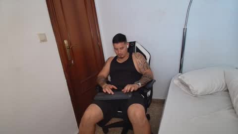 Snapshot of danielmilan chatting on September 28, 6:55 am THE BIG BOSS online show from September 28, 6:55 am