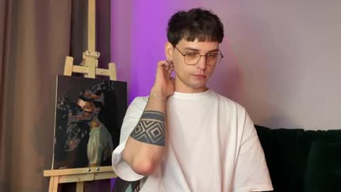 danieltuckerr online show from May 13, 12:41 am