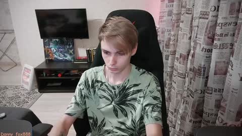 Snapshot of danny_fox888 chatting on December 19, 6:01 am Daniel online show from December 19, 6:01 am