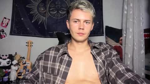 Snapshot of danny_love01 chatting on September 22, 4:28 pm danny online show from September 22, 4:28 pm