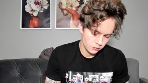 Snapshot of danny_love01 chatting on December 15, 8:58 pm danny online show from December 15, 8:58 pm