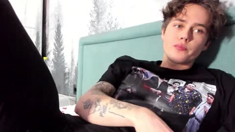 Snapshot of danny_love01 chatting on December 12, 5:15 pm danny online show from December 12, 5:15 pm