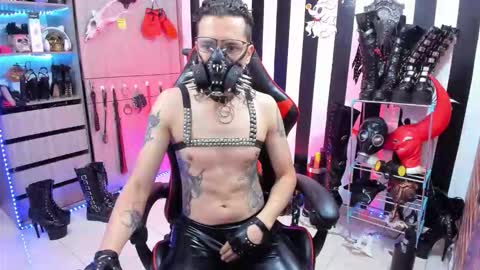 Snapshot of dante_infernos chatting on October 9, 2:11 pm Dante online show from October 9, 2:11 pm