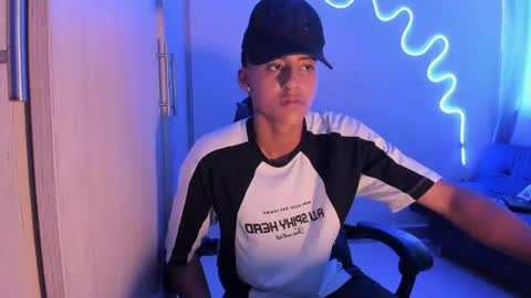 dante_martinez1 online show from April 20, 7:27 pm