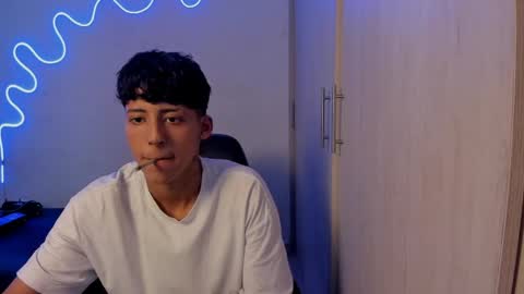 dante_martinez1 online show from April 2, 8:06 pm