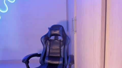 dante_martinez1 online show from April 16, 9:26 pm