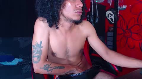 Snapshot of dantehellsingx chatting on October 28, 1:52 am dantehellsingx online show from October 28, 1:52 am