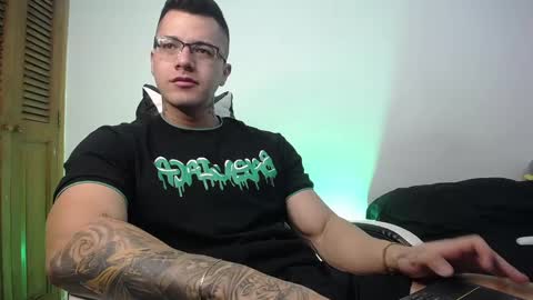 Snapshot of danteread chatting on February 12, 8:29 pm danteread online show from February 12, 8:29 pm