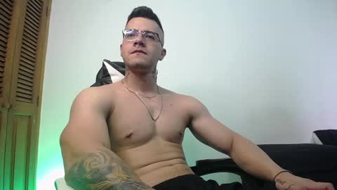Snapshot of danteread chatting on February 18, 8:15 pm danteread online show from February 18, 8:15 pm