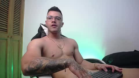 Snapshot of danteread chatting on February 13, 8:03 pm danteread online show from February 13, 8:03 pm