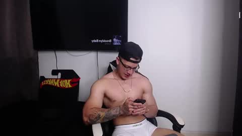 Snapshot of danteread chatting on January 31, 12:06 am danteread online show from January 31, 12:06 am