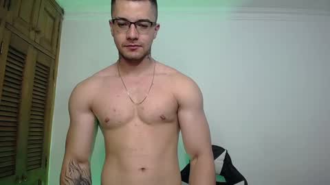 Snapshot of danteread chatting on March 7, 12:26 am danteread online show from March 7, 12:26 am