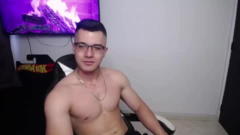 Snapshot of danteread chatting on February 1, 11:06 pm danteread online show from February 1, 11:06 pm