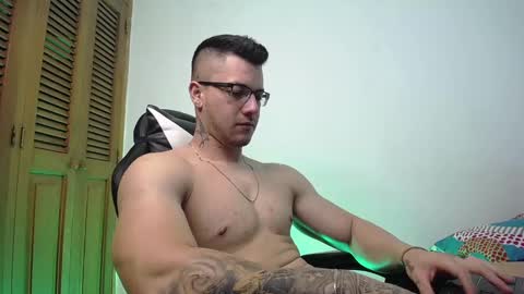 Snapshot of danteread chatting on March 6, 2:51 am danteread online show from March 6, 2:51 am