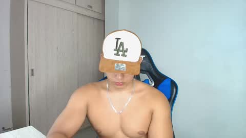 Snapshot of dantraxx chatting on December 3, 9:12 pm Dantraxx online show from December 3, 9:12 pm