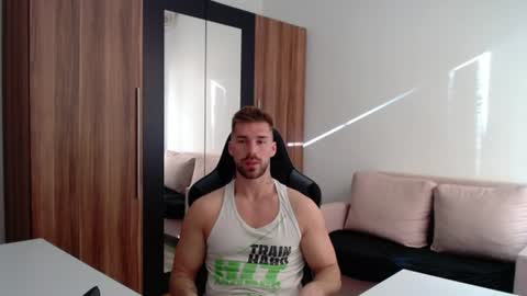 darius_94 online show from June 25, 5:12 am