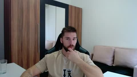 darius_94 online show from June 10, 11:01 am