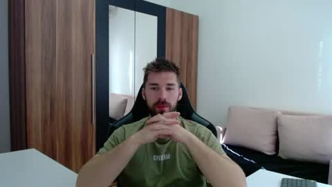 darius_94 online show from June 12, 5:39 am