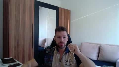 darius_94 online show from April 22, 4:52 am