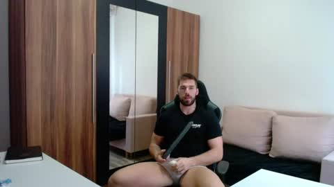 darius_94 online show from June 14, 4:36 am