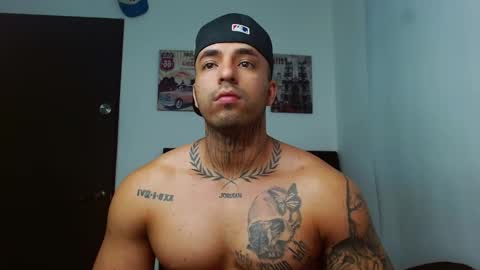Snapshot of darius_phoenix chatting on October 3, 10:26 pm Darius Phoenix online show from October 3, 10:26 pm