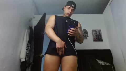 Snapshot of darius_phoenix chatting on October 11, 10:36 pm Darius Phoenix online show from October 11, 10:36 pm