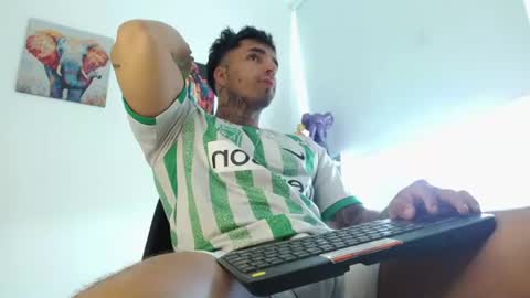 Darius Phoenix  online show from June 8, 5:36 pm
