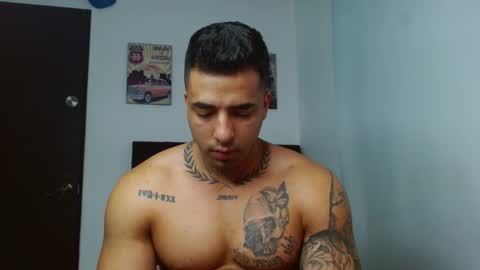 Snapshot of darius_phoenix chatting on October 2, 10:25 pm Darius Phoenix online show from October 2, 10:25 pm