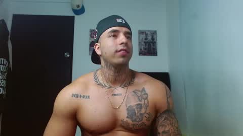 Snapshot of darius_phoenix chatting on October 10, 10:34 pm Darius Phoenix online show from October 10, 10:34 pm