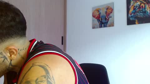 Darius Phoenix  online show from June 13, 6:39 pm