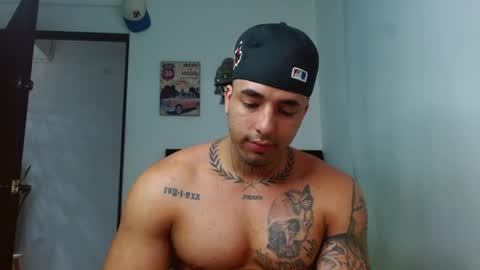 Snapshot of darius_phoenix chatting on October 6, 7:29 pm Darius Phoenix online show from October 6, 7:29 pm