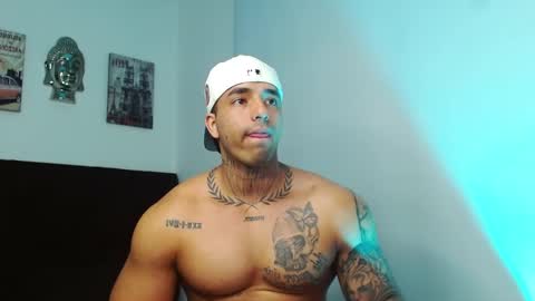 Snapshot of darius_phoenix chatting on September 26, 10:29 pm Darius Phoenix online show from September 26, 10:29 pm