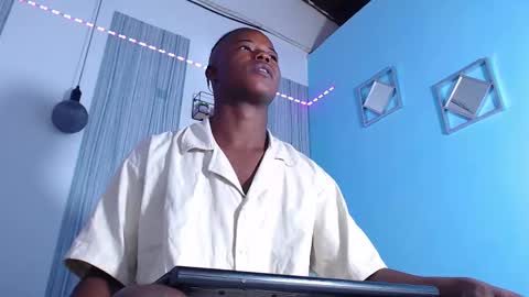 Chris  online show from November 6, 6:44 pm