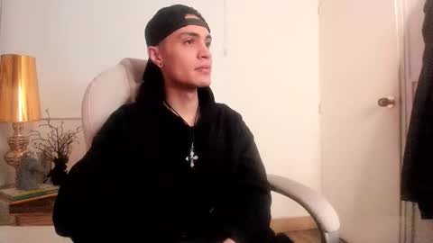 dark_sun333 online show from January 18, 2:46 am