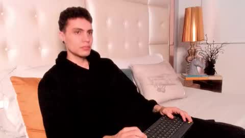 dark_sun333 online show from February 3, 11:10 pm