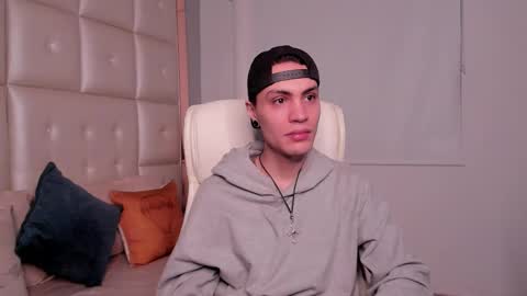 dark_sun333 online show from February 14, 11:11 pm