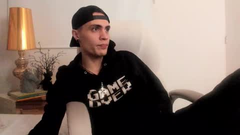 dark_sun333 online show from January 19, 2:47 am