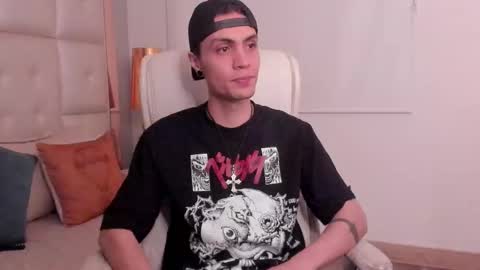 dark_sun333 online show from February 21, 6:36 am