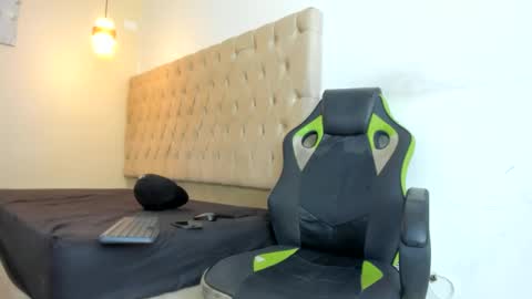 Snapshot of darkknightx01 chatting on October 21, 2:03 am darkknightx01 online show from October 21, 2:03 am