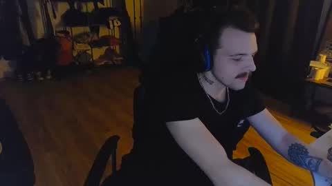 darknovelclown online show from March 18, 9:29 pm