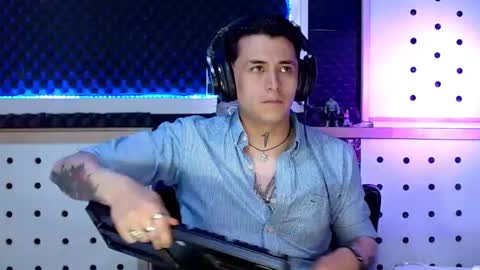 Snapshot of darko0717 chatting on December 11, 8:38 pm DARKO0717 online show from December 11, 8:38 pm