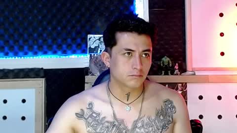 Snapshot of darko0717 chatting on December 23, 1:40 am DARKO0717 online show from December 23, 1:40 am