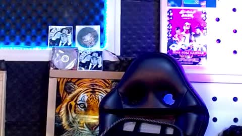 Snapshot of darko0717 chatting on March 5, 6:12 pm DARKO0717 online show from March 5, 6:12 pm