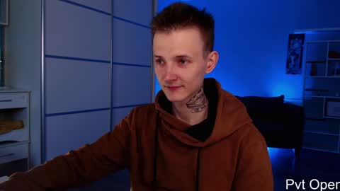 your lovely Oli online show from January 27, 7:56 am