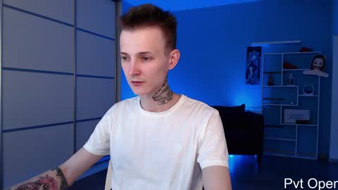 your lovely Oli online show from January 26, 5:34 pm