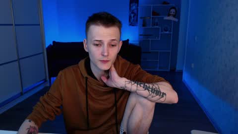 your lovely Oli online show from January 11, 5:07 pm