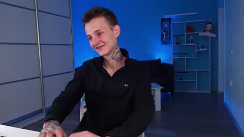 your lovely Oli online show from December 19, 2:57 pm