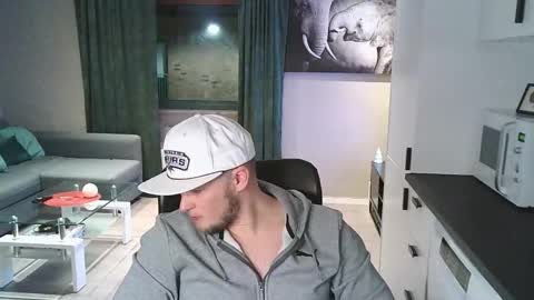 Dario online show from February 6, 7:44 pm